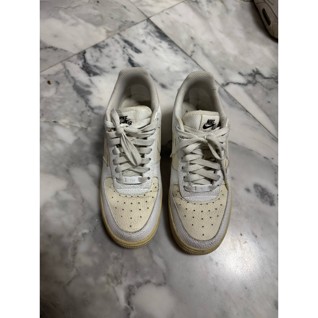 ส่งต่อ - Nike Air Force 1 Swoosh Gold / Size 8 us women