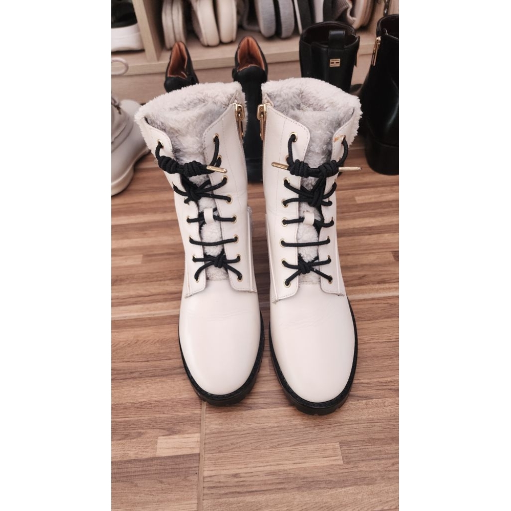 รองเท้าบูท Coach Jill รุ่น "Jill Boot" จากแบรนด์ Coach ซึ่งเป็นรองเท้าบูท ไซส์ 7.5 ราคาใหม่ 12,000บา