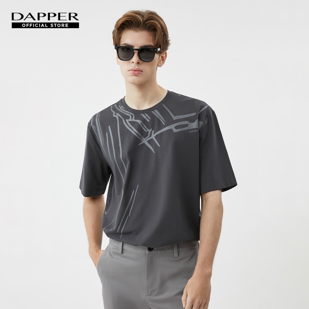 DAPPER เสื้อยืด Dynamic Stroke Print สีเทาเข้ม (KR/DG/815RS)