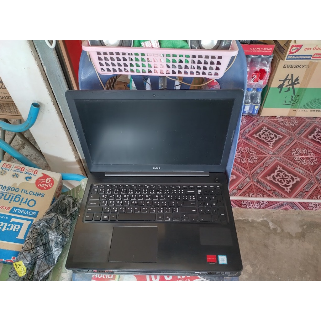 DELL Inspiron 5570 i5-8250U แรม 8 การ์ดจอแยก AMD 530 + ssd 240 gb พร้อมใช้งาน