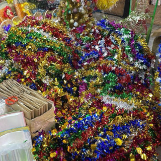 สายรุ้งปีใหม่ ยาว 3 เมตร คละสี ราคาต่อโหล