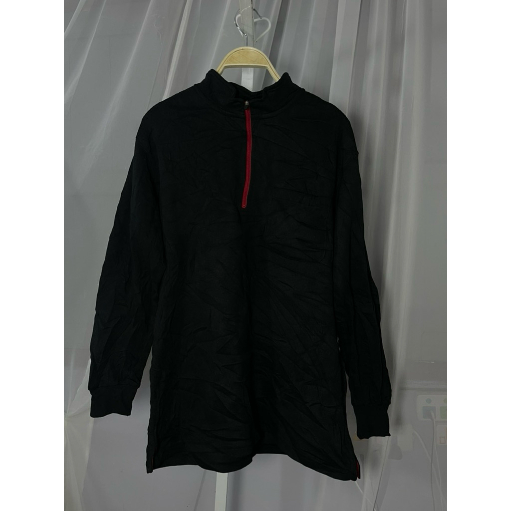 รหัส168 WM Best สภาพใหม่ เสื้อแขนยาวสีดำแบบซิปครึ่งตัว เป็นเสื้อผ้าลำลอง เป็นเสื้อคอตั้งที่มีซิปสั้น