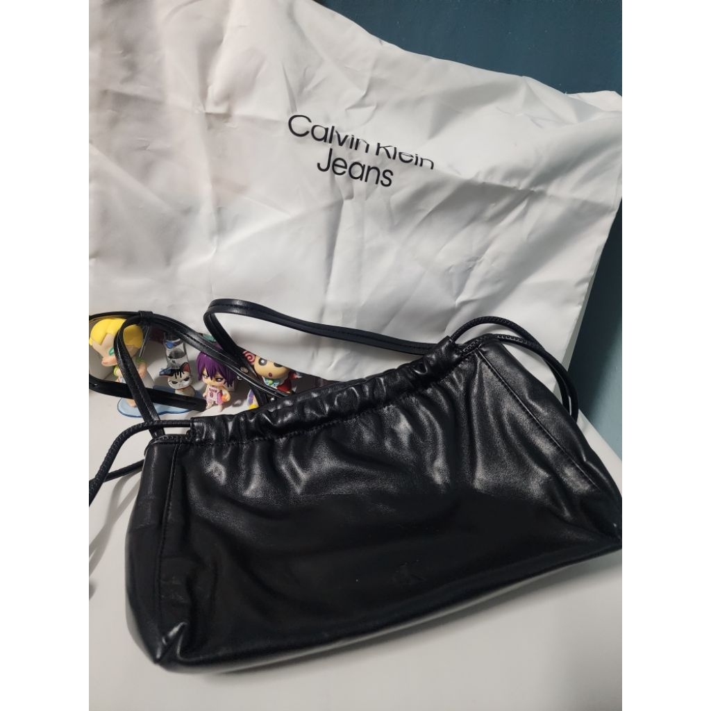 แท้พร้อมส่ง Calvin Klein กระเป๋าสะพายข้างCK