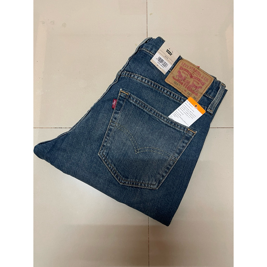 กางเกงยีนส์ผู้ชายลีวาย 511  เอวกลาง ทรงเข้ารูป ยีนส์ยืด  สีมิดไนท์ ราคาป้าย 2,290 บาท ใหม่ ของแท้