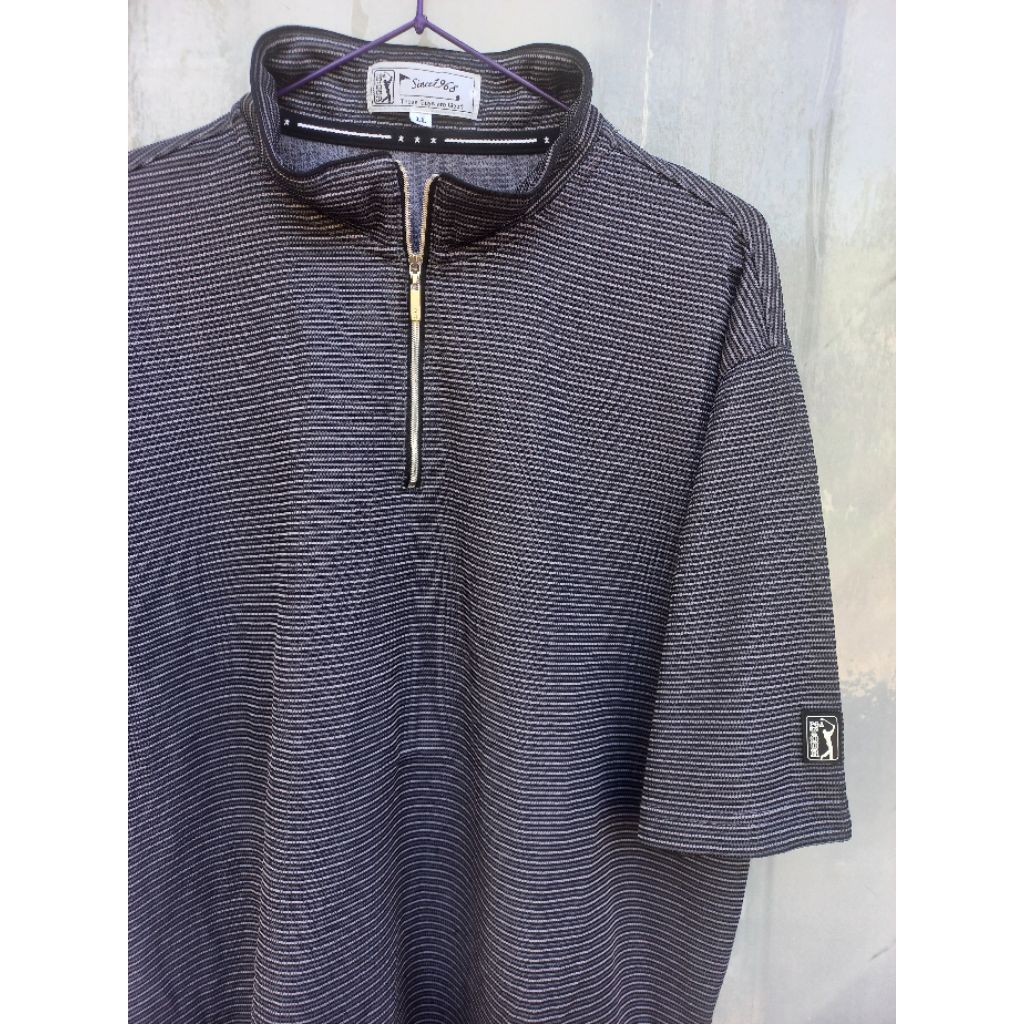 (PGA TOUR)เสื้อโปโลมือสองคอซิป รอบอก44 ยาว 27 นิ้ว งานแบรนด์แท้มือสอง ซักพร้อมใช้งาน *ไม่คราบไม่รู