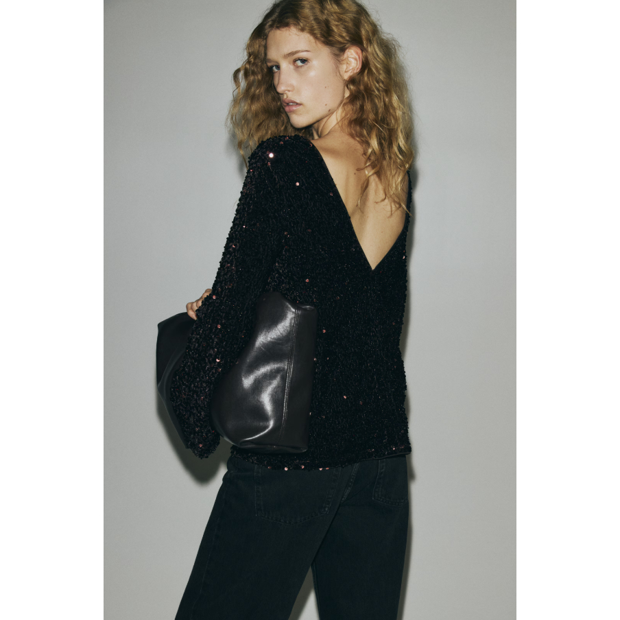 H&M(เอชแอนด์เอ็ม) เสื้อท็อปประดับเลื่อม Women Sequined top 1314443_1