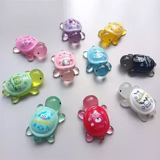 ซีรีย์เต่าเรืองแสงจาก Sanrio ถุงของเล่นซ่อนเร้น ของเล่นเรซินสุดน่ารัก เหมาะสำหรับเกมจับคู่สำหรับเด็กๆ