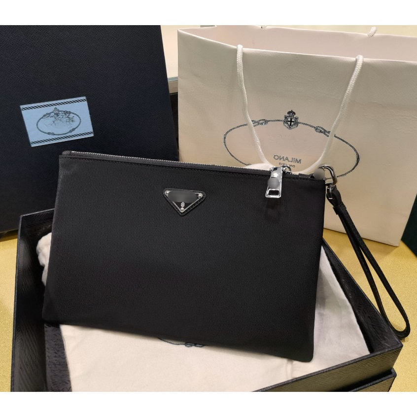 Pre order ราคา3500 Pd 2NH006 ไนลอน กระเป๋าคลัตช์ Removable Wristlet Size28*18cm