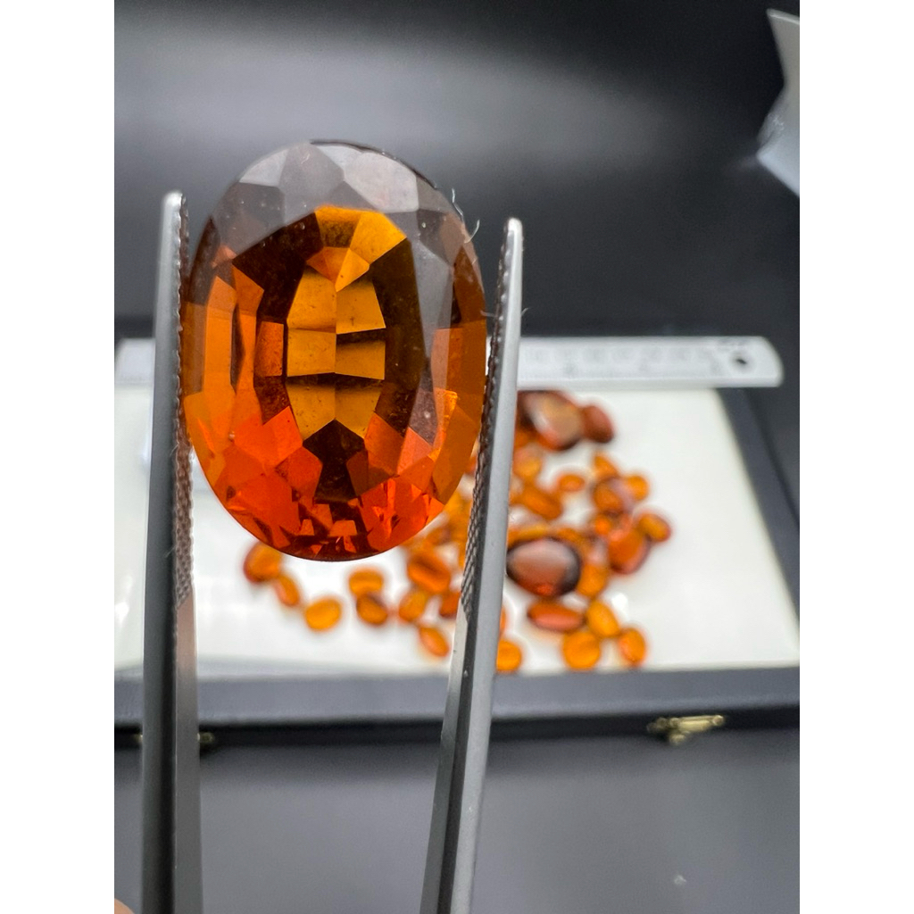 Lab Glass carats สี Brown ขนาด 10x12 มิล กะรัต ( Lab GLASS Honey ) พลอย LAB MADE 100%. ราคา เป็นเม็ด