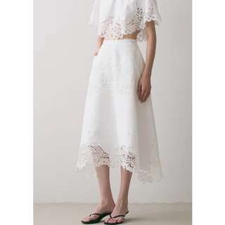 (พร้อมส่ง) Perana กระโปรงลูกไม้ Judy Skirt ( สีขาว - ผ้าลินิน)
