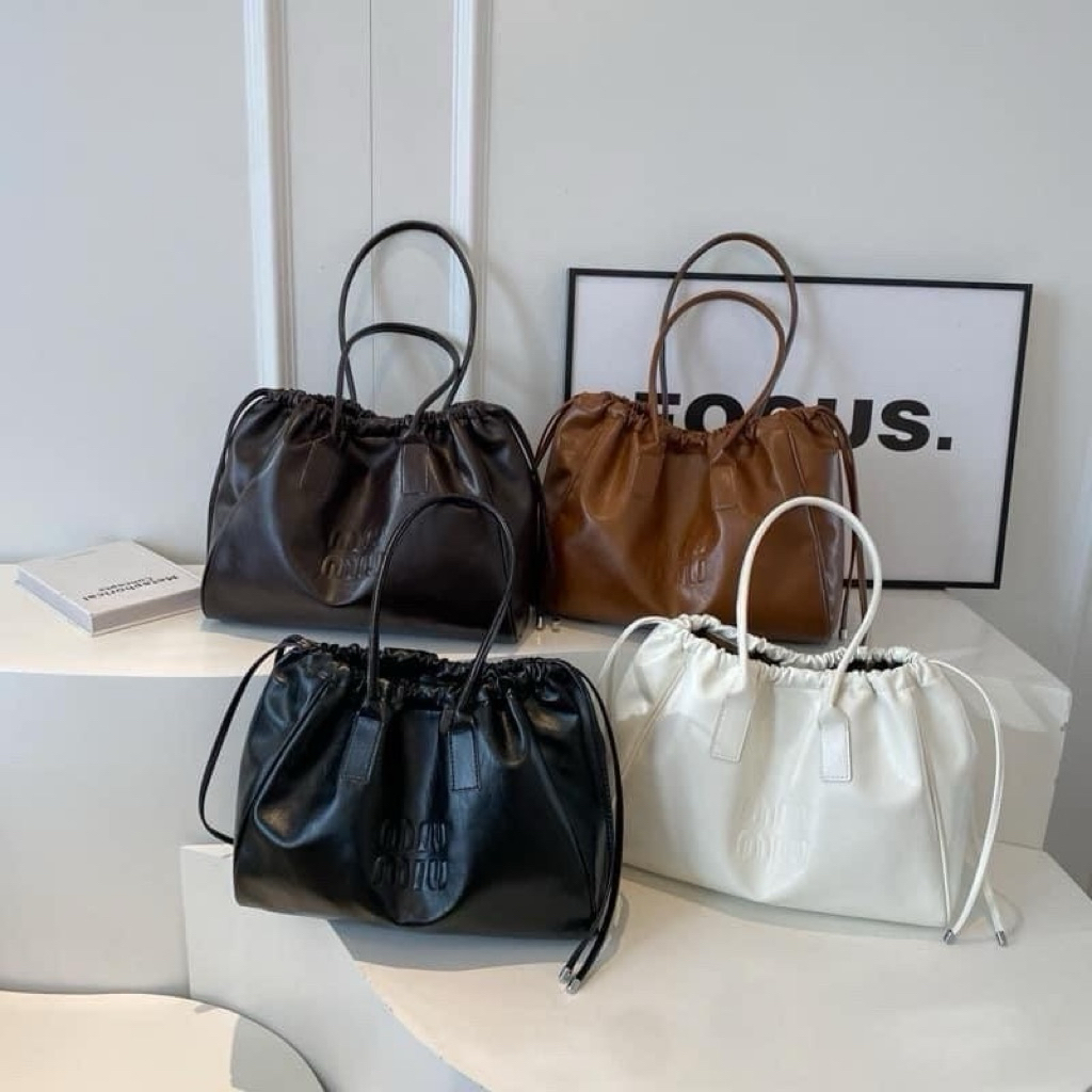 กระเป๋าสะพายข้าง miumiu พร้อมส่งจากไทย