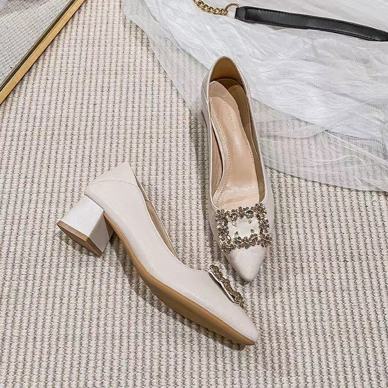 Aura ส้นสูงผู้หญิง2 นิ้ว สไตล์เกาหลี สีเบจ สำหรับผู้หญิง เหมาะกับงานโรงเรียน-ออฟฟิศ หนังจริง เรียบหรู - รูปที่ 4