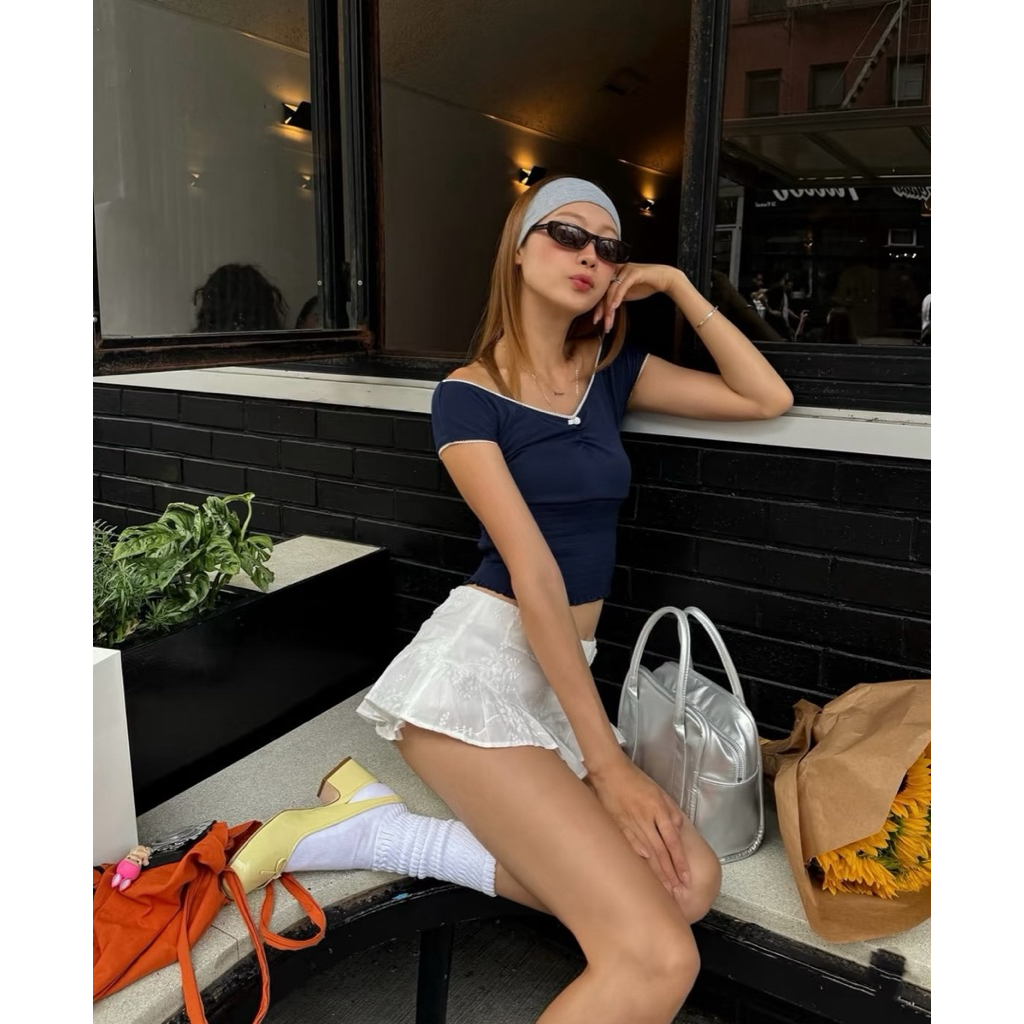 พร้อมส่ง ✨ GLOWNY | PEEKABOO SMOKE TEE (NAVY💙)