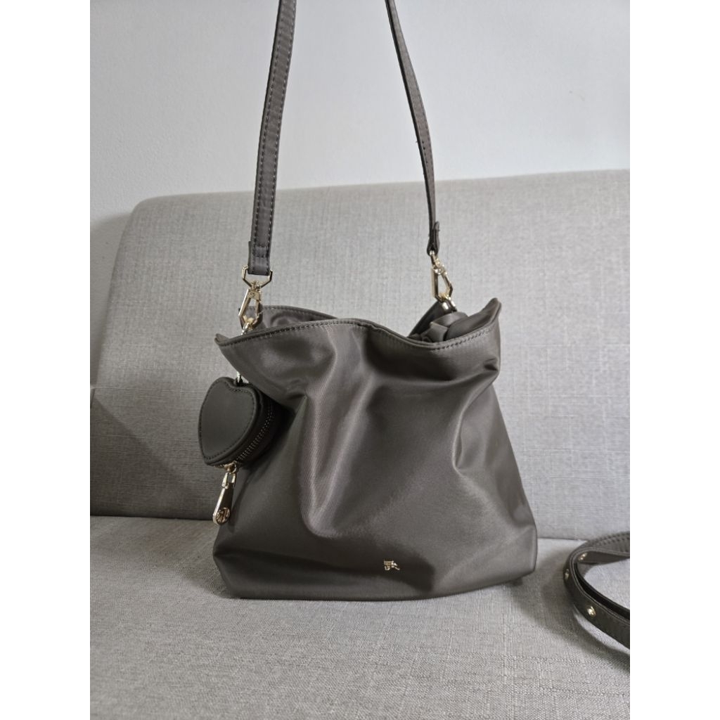 jira store รุ่น Lucky size 11 นิ้ว✨️🤎 (หายาก)