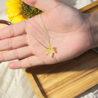 ใบเมเปิ้ลแก้วคละสีใสประกายมุก 16 มิล 10ชิ้น - Glass Maple Leaves