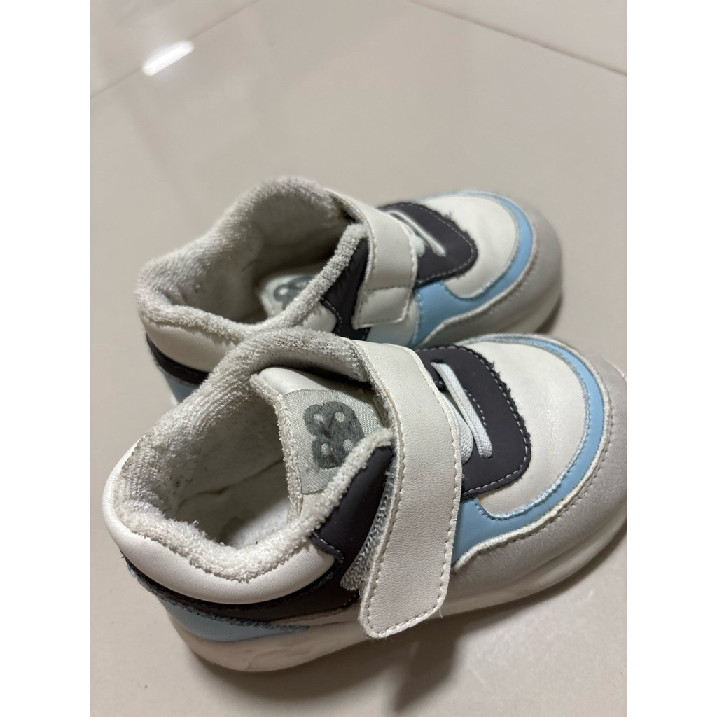 รองเท้าเด็กเล็กมือสองLBL