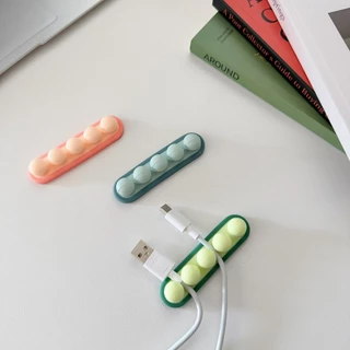 ที่แขวนสายชสร์จ สายUSB 🔥DAYLAN ที่จัดระเบียบสายไฟ สายเคเบิล แก้ปัญหาสายไฟยุ่งเหยิง เพิ่มพื้นที่โต๊ะทำงาน ( 5ช่อง)
