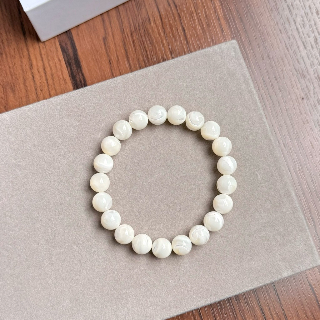 กำไลเปลือกหอยมุกแท้  (Mother of Pearl) 4.5mm และ 8mm 10mm