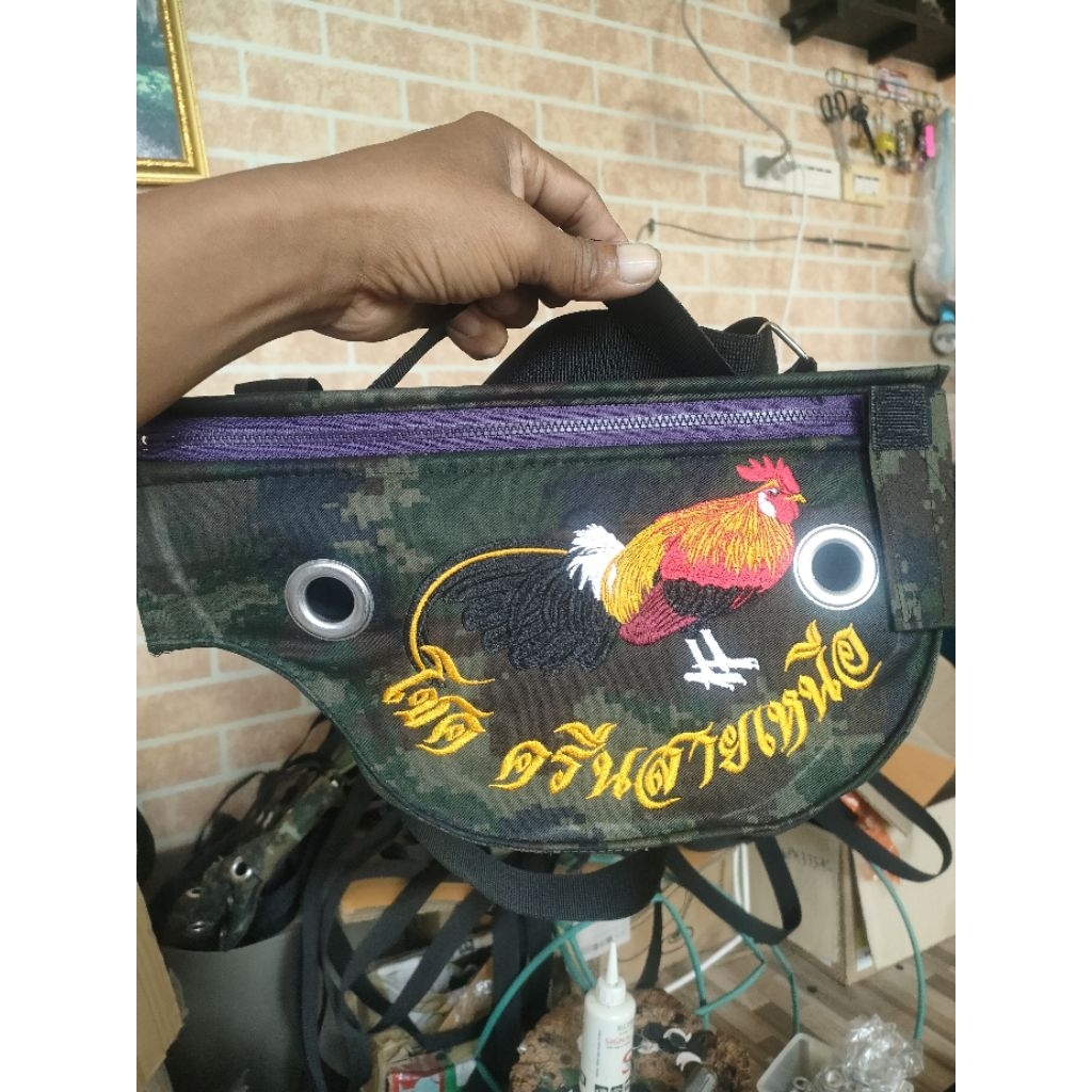 กระเป๋าใส่ไก่ต่อ เเบบปักโลโก้สวย ใช้งานอดทน สะดวกสบายในการออกต่อไก่
