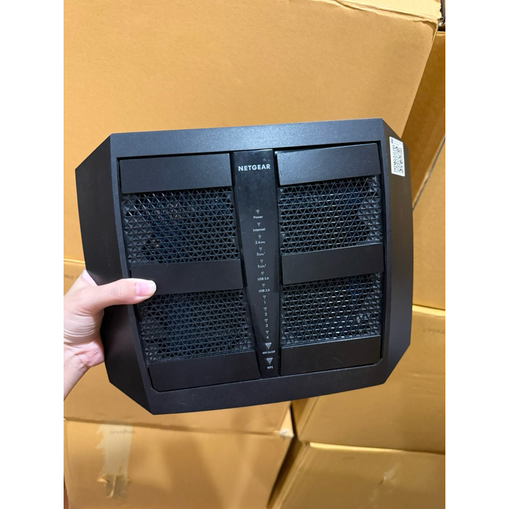 มือสอง Netgear Nighthawk X6S R8000P AC4000 tri-band wifi router เป็นเราเตอร์ Wi-Fi แบบ Tri-Band ความ