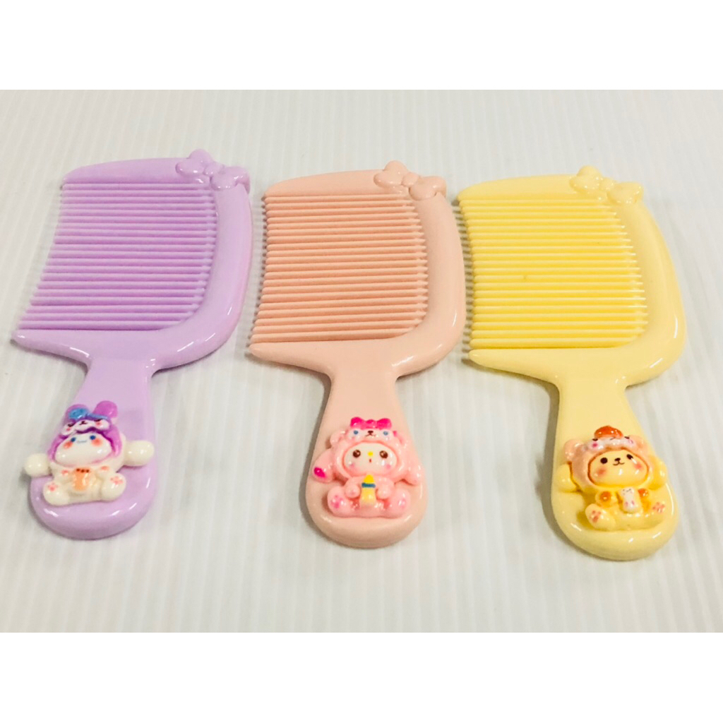 หวีสั้นพลาสติก การ์ตูน Sanrio  คละลาย แพคละ 12 อัน - รูปที่ 2