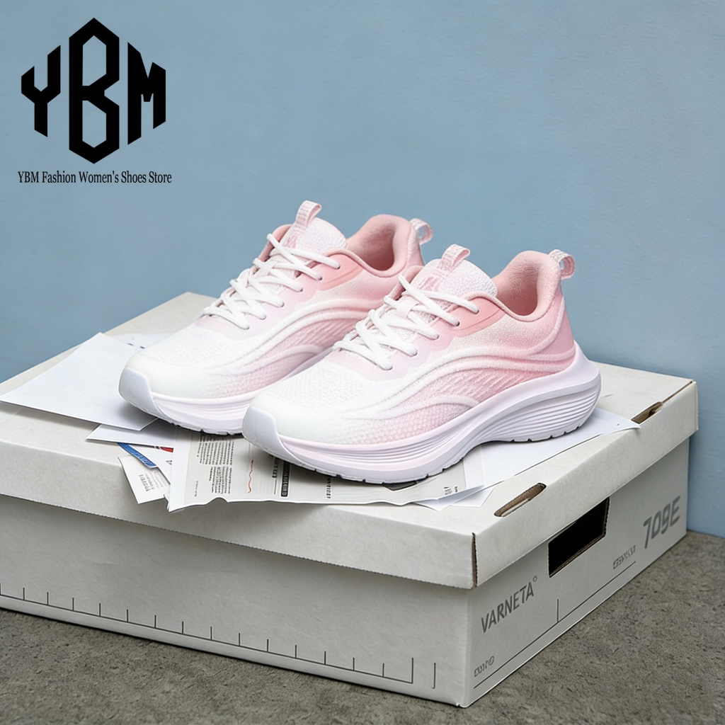 【YBM】รองเท้าผู้หญิงแฟชั่นวิ่งสีชมพูขาว น้ำหนักเบา พื้นนุ่มเด้ง ระบายอากาศดี ใส่เดินทั้งวันไม่ปวดเท้า