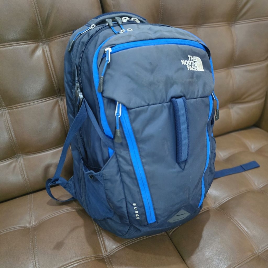 กระเป๋าเป้ The north face (Used)รุ่น SURGE สีน้ำเงินรุ่น ใหม่สภาพดี