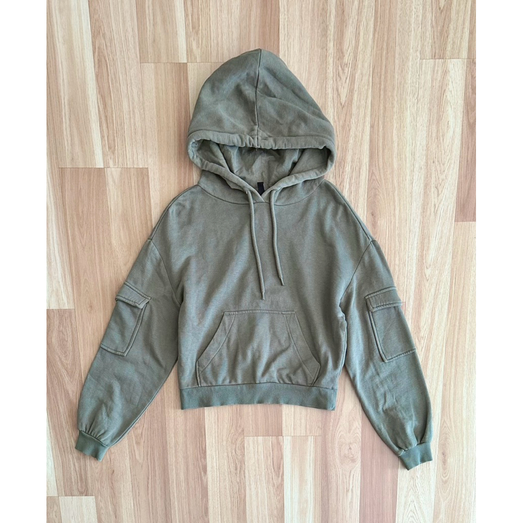 h&m sweatshirt cropเขียวขี้ม้า