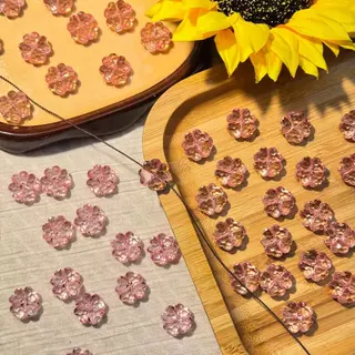 ลูกปัดอะคริลิค ลายใบโคลเวอร์ใส 20 ชิ้น- Crystal Clover Acrylic Beads 12 mm