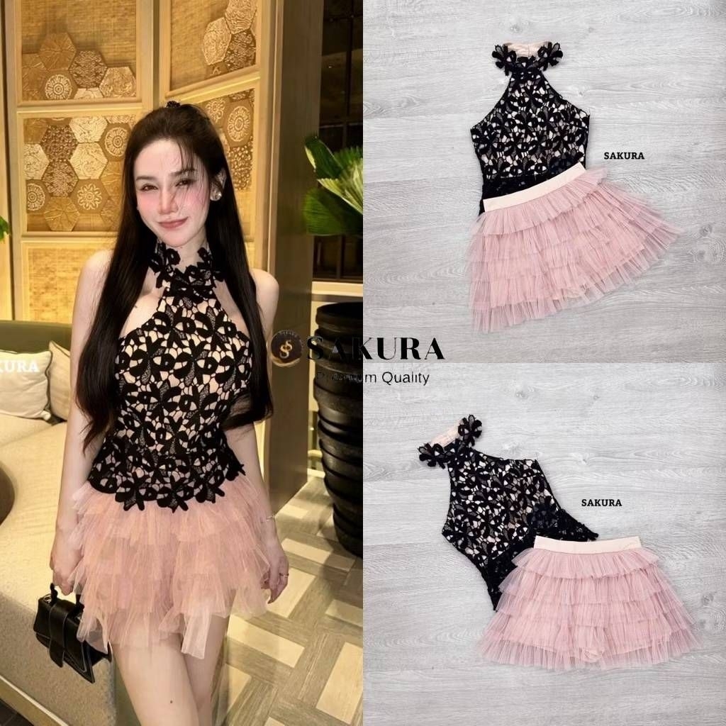 XS S M มือ1 SAKURA ชุดเซ็ตเสื้อคล้องคอผ้าลูกไม้สีดำ โชว์หลัง มาพร้อมกระโปรงชั้นๆซับในกางเกง ใส่สวยสุดๆ ป้าย SAKURA