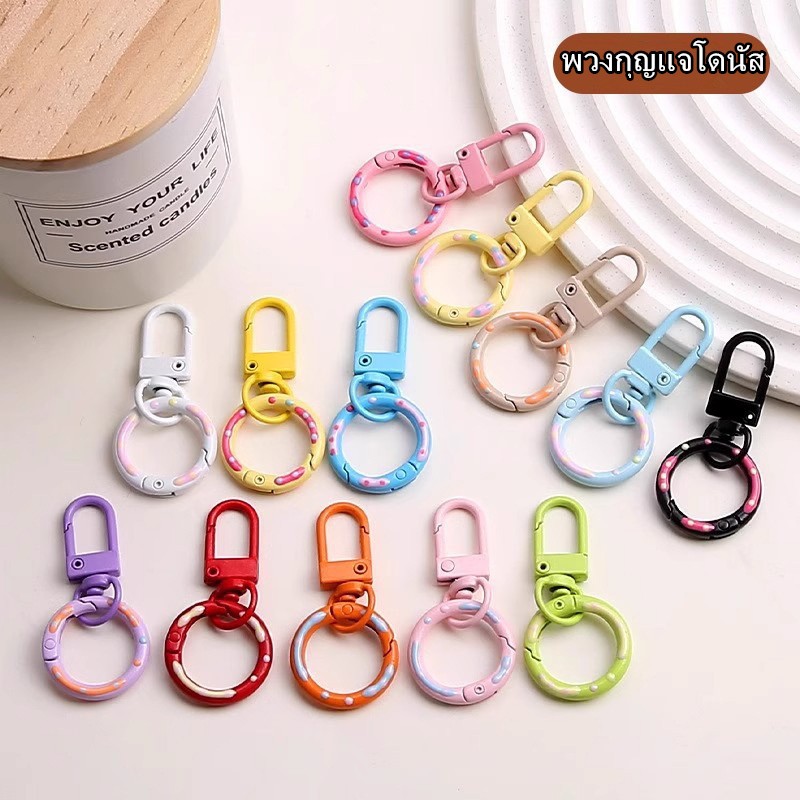 พวงกุญแจโดนัทน่ารัก โลหะผสมสังกะสีทนทาน สีหวานลูกอมออกแบบสําหรับกระเป๋า/อุปกรณ์เสริมของขวัญสําหรับวัยรุ่น