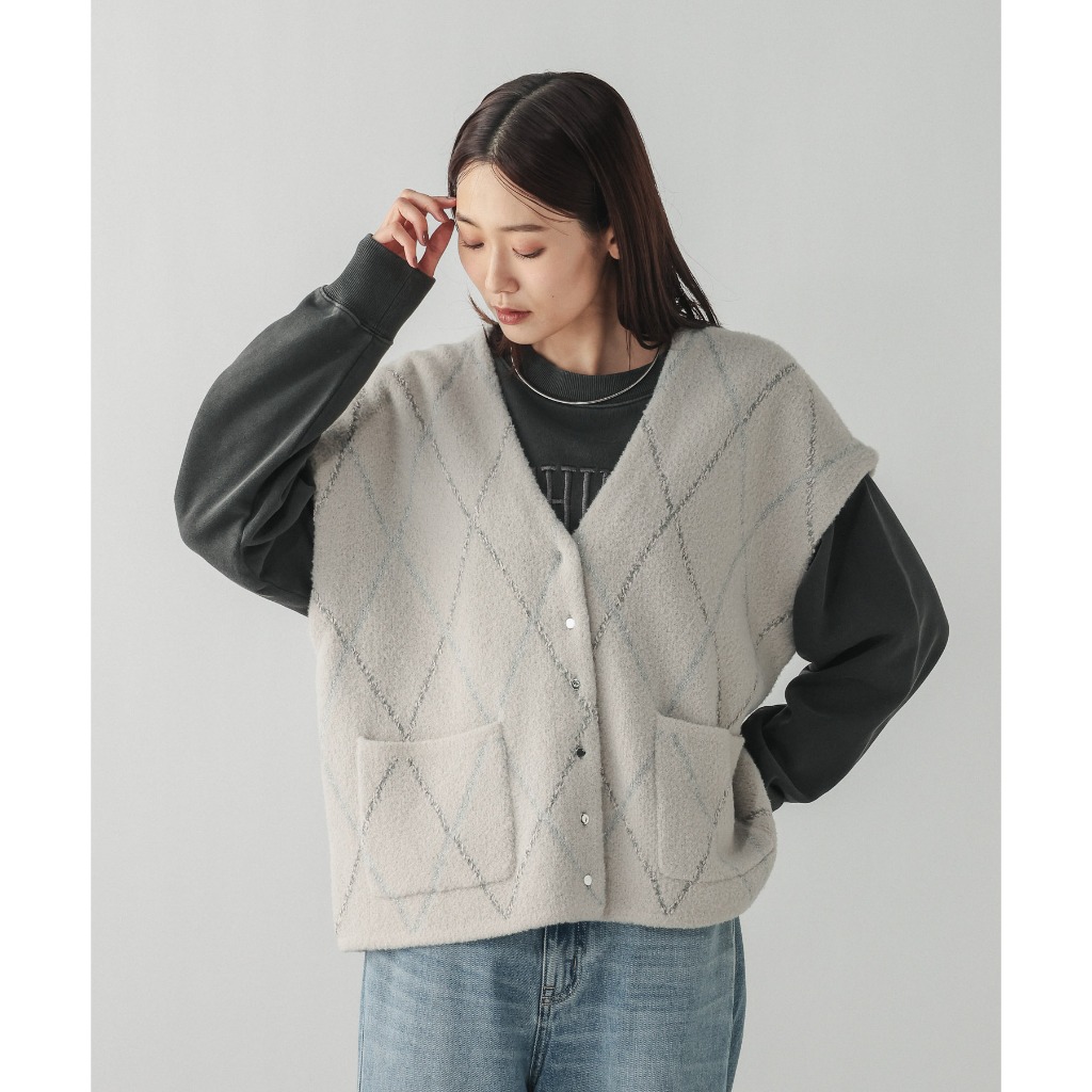 GLOBAL WORK เสื้อกั๊กไหมพรม ลายข้าวหลามตัด เนื้อผ้านุ่ม Assort Pattern Shaggy Vest