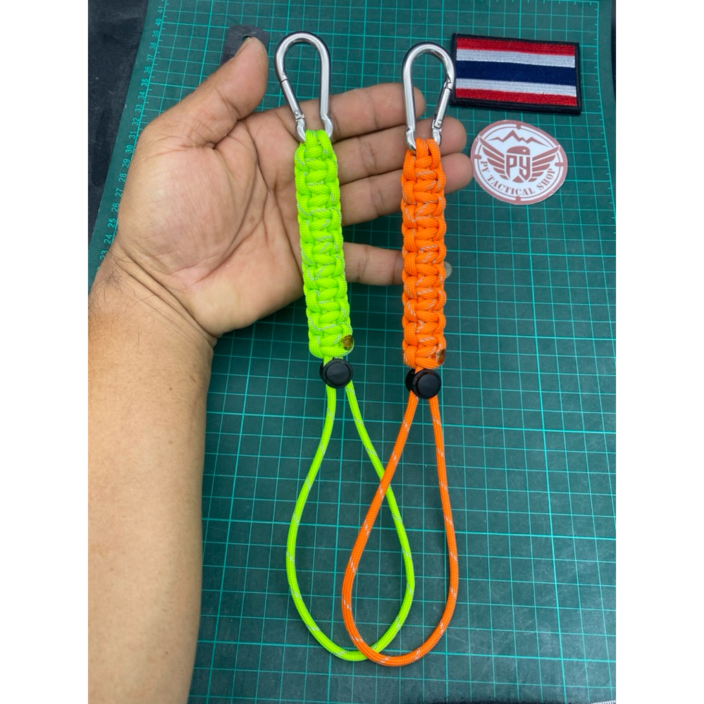 A010พวงกุญแจถักเชือกparacord 550 ขนาด 4มิล ตะขอเกี่ยวสแตนเลสอย่างดี  ความยาวประมาณ 28cm.