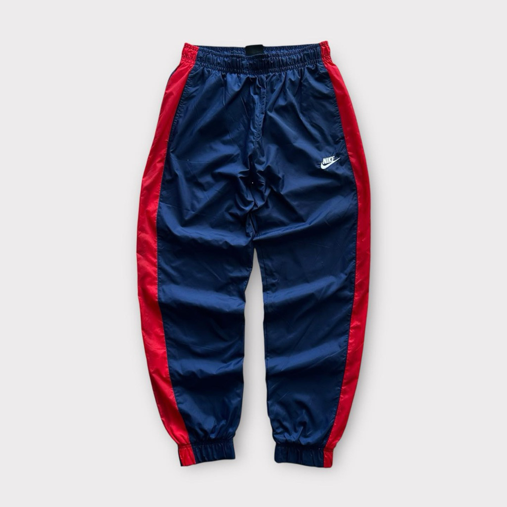 (5) กางเกงวอร์ม : Nike