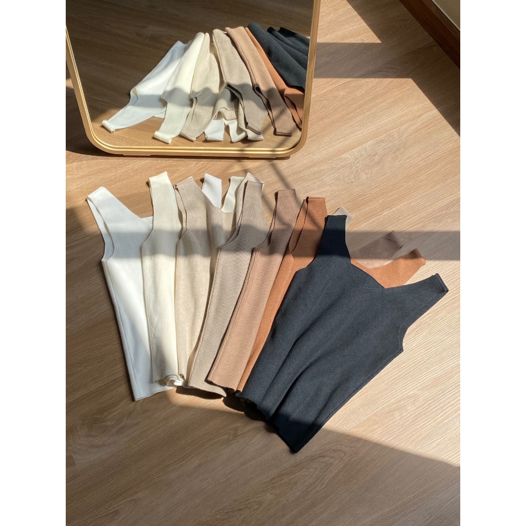 Clearance Sale - Jane Knitted Top 350.- เสื้อไหมพรมคอวี