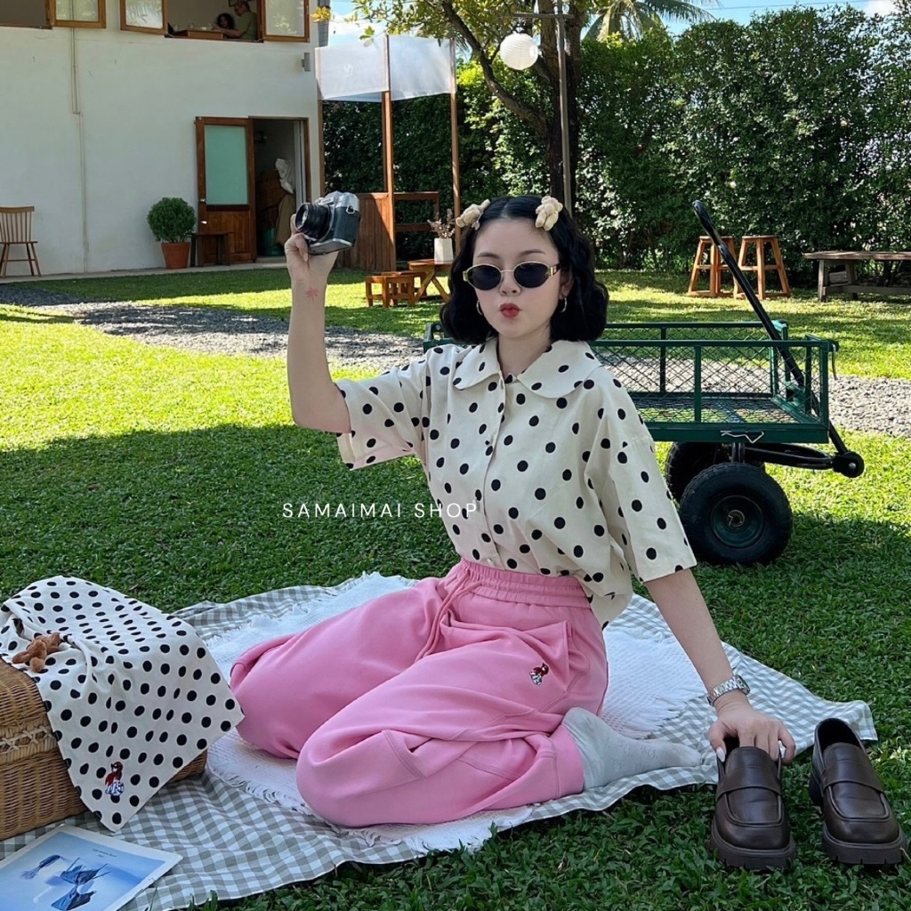 เสื้อคอบัวแขนสั้น ทรงครอปลายPolkadotsสีครีม ปักน้องหมาด้านหลัง #88015