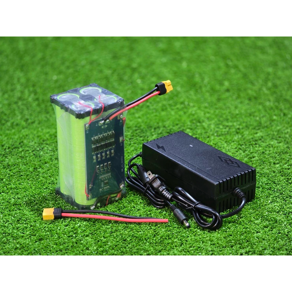 แบตลิเธียม 4s 15,000mah.( BMSใหญ่) (แพ็ค2x2) แบต+ที่​ชาร์จ 12.8v - 14.6v  LiFePO4 32140 แบตเตอรี่​​ 