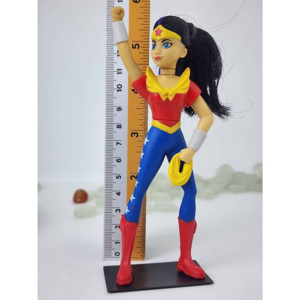 ฟิกเกอร์ของเล่น Wonder Woman จาก DC Comics มือสอง (8)