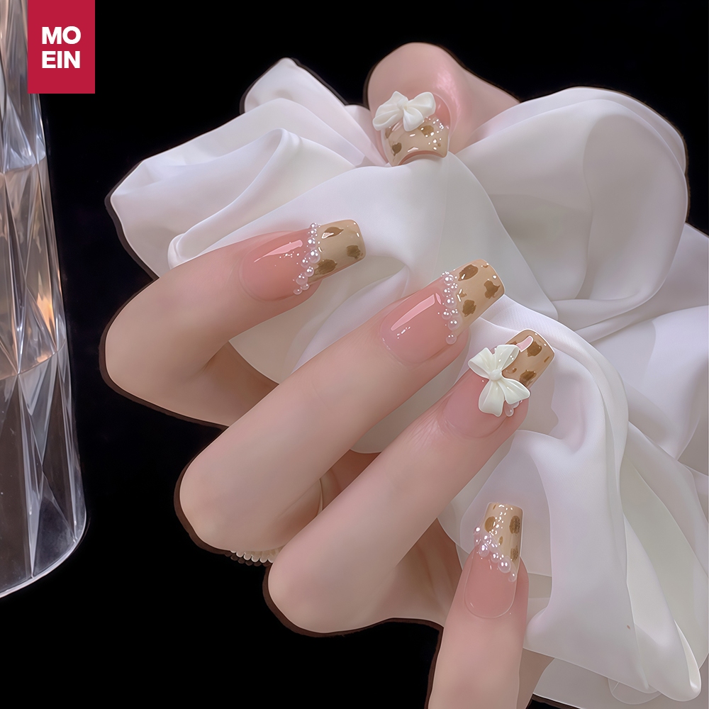 【ชุดเครื่องมือฟรี】เล็บแฟชั่น เล็บปลอม สไตล์ฝรั่งเศส ทำด้วยมือ ไข่มุกเทียม ผีเสื้อ บลิง ยาว สีขาว ลายน่ารัก น่ารัก 24pcs