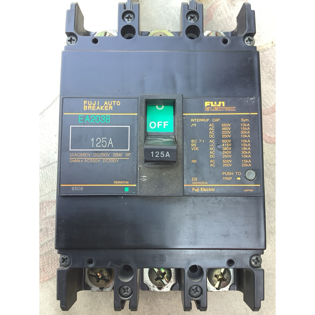 เมนเบรคเกอร์ Fuji auto breaker EA203B 125A ,เมนเบรกเกอร์ 3เฟส Misubishi 150A Misubishi NF250-CS/เบรค