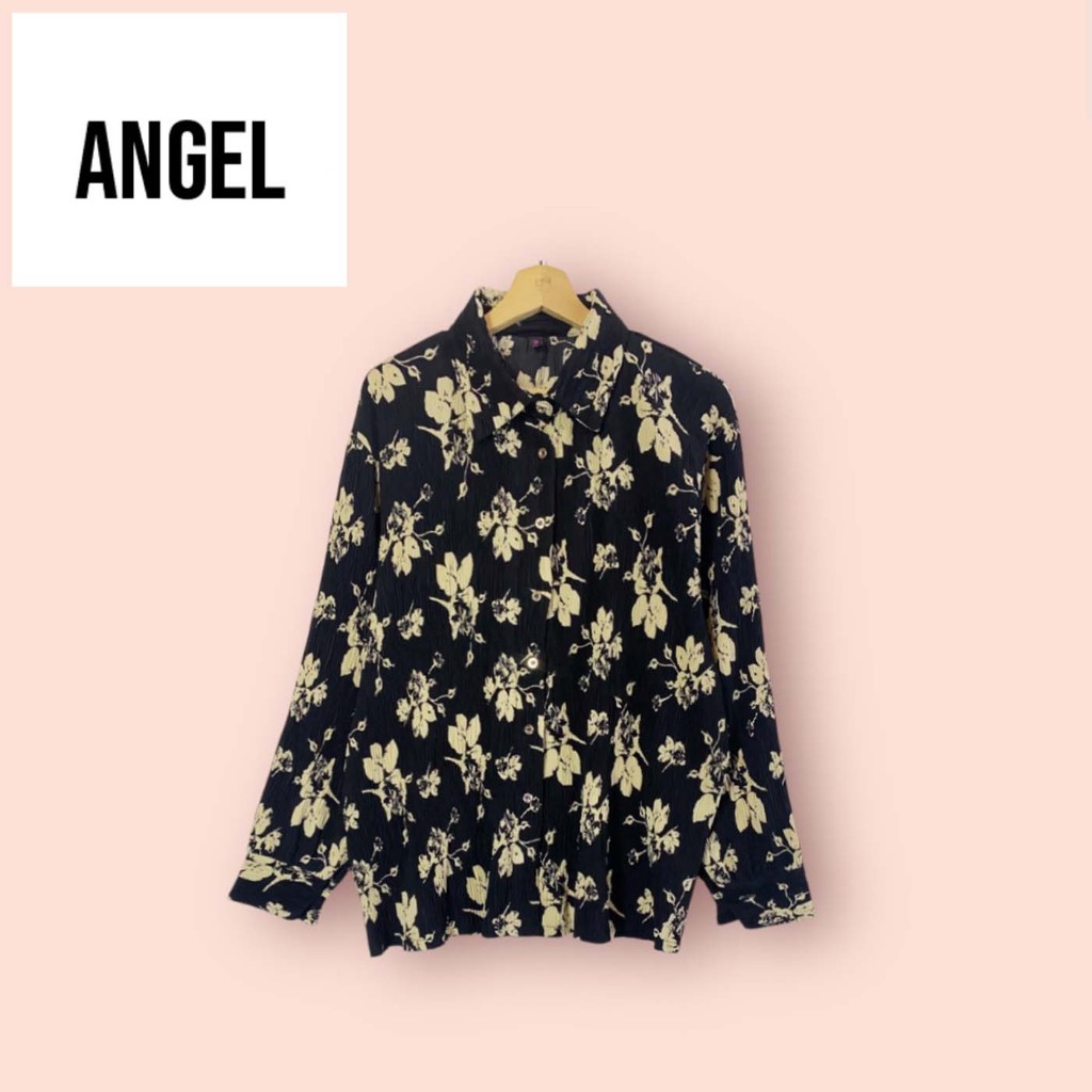 เสื้อ  Angel สีดำ  ไซด์ -  F  อก 50 ยาว 29 นิ้ว  พลีท ทรงสวยน่ารัก ดีเทลสวย ใส่ออกงาน คอปก  ลายดอกสว