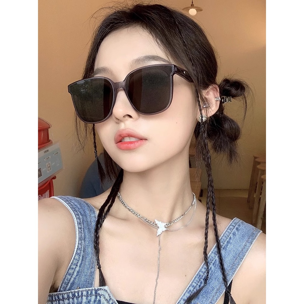 Gentle Monster JACKIE แว่นกันแดด Unisex Temple Words แว่นกันแดดทรงสี่เหลี่ยมแกะสลักสำหรับผู้หญิงสำหรับผู้ชายและผู้ห - รูปที่ 7