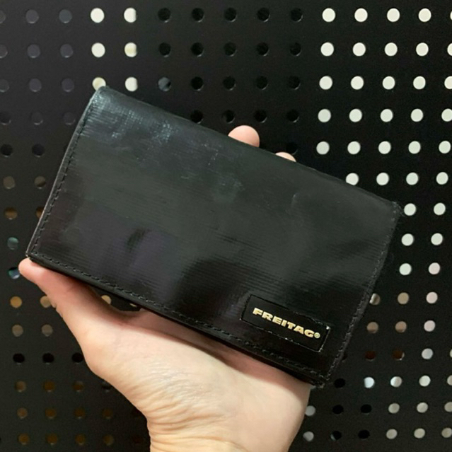 พร้อมส่ง - กระเป๋าสตางค์  Freitag F554 MAX - สี ดำ 🎱☎️ แดง /  ใช้งานปกติ สภาพดี - ของแท้ 100%