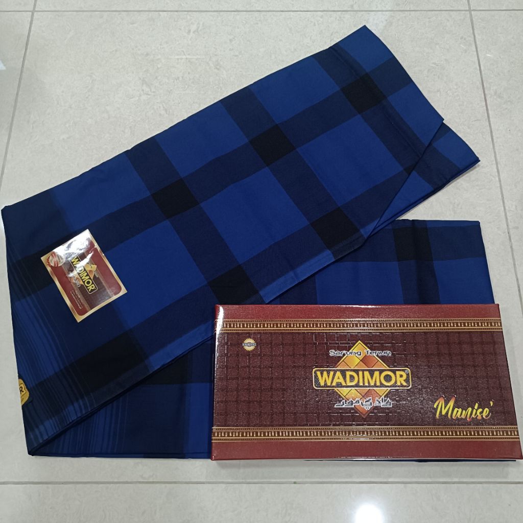 ผ้าโสร่งผู้ชาย   แบรนด์  WADIMOR ลายใหม่ๆ สวย ดูดี กว้าง 2 เมตร ผ้าไม่ลืน ซับน้ำดี เย็บแล้วกล่องแดง - รูปที่ 2