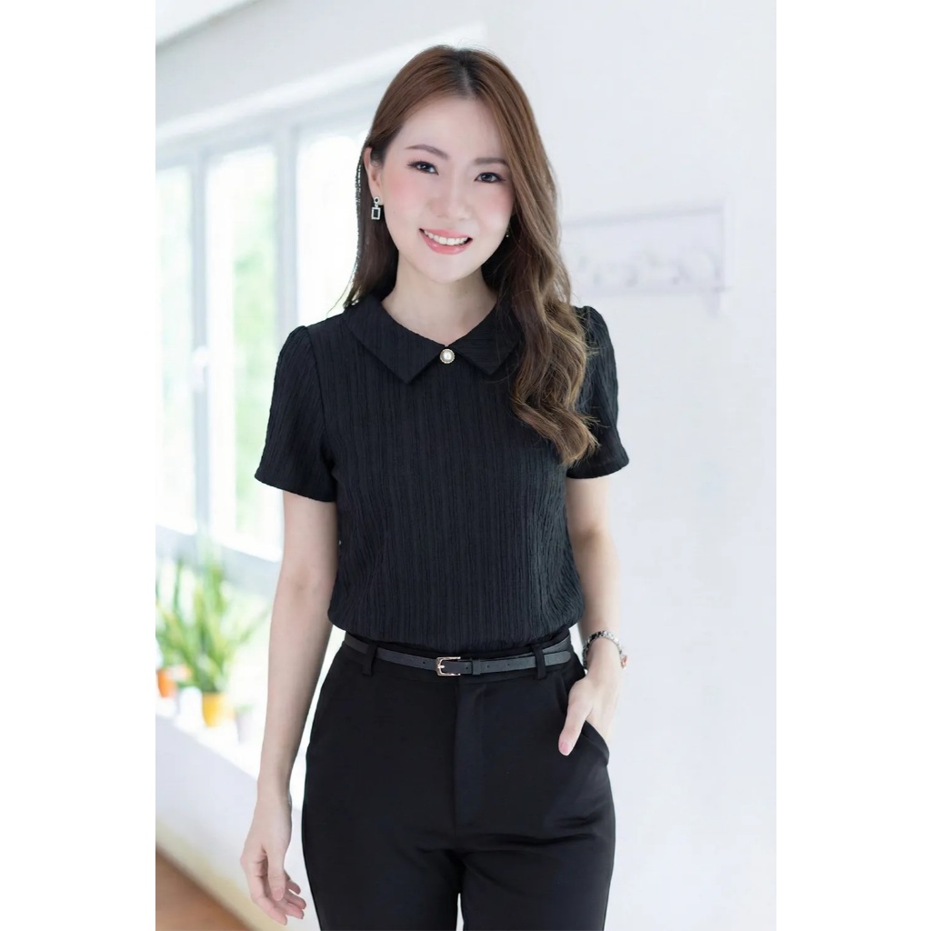Narinari : NT2523 Pearl Point Collar Textured Blouse – Black