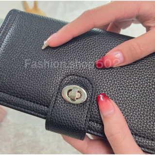 fashion.shop502กระเป๋าสตางค์ใบยาว ดีเทลตัวฝาพับใช้ระบบล็อกแบบหมุน ดีไซน์เรียบหรู ผลิตจากหนัง PU มีส่งด่วน B-065