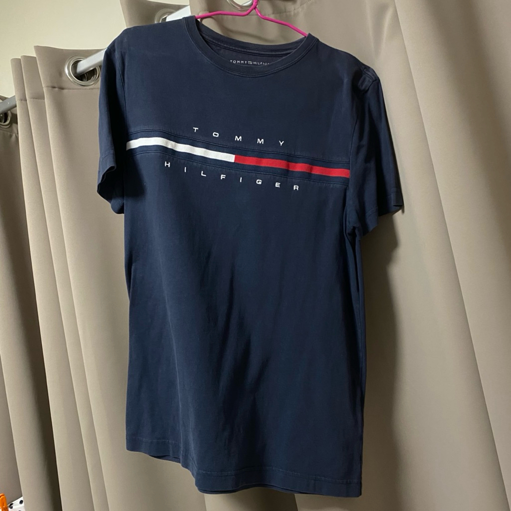 ส่งต่อเสื้อยืด tommy hilfiger ของแท้ มือสอง