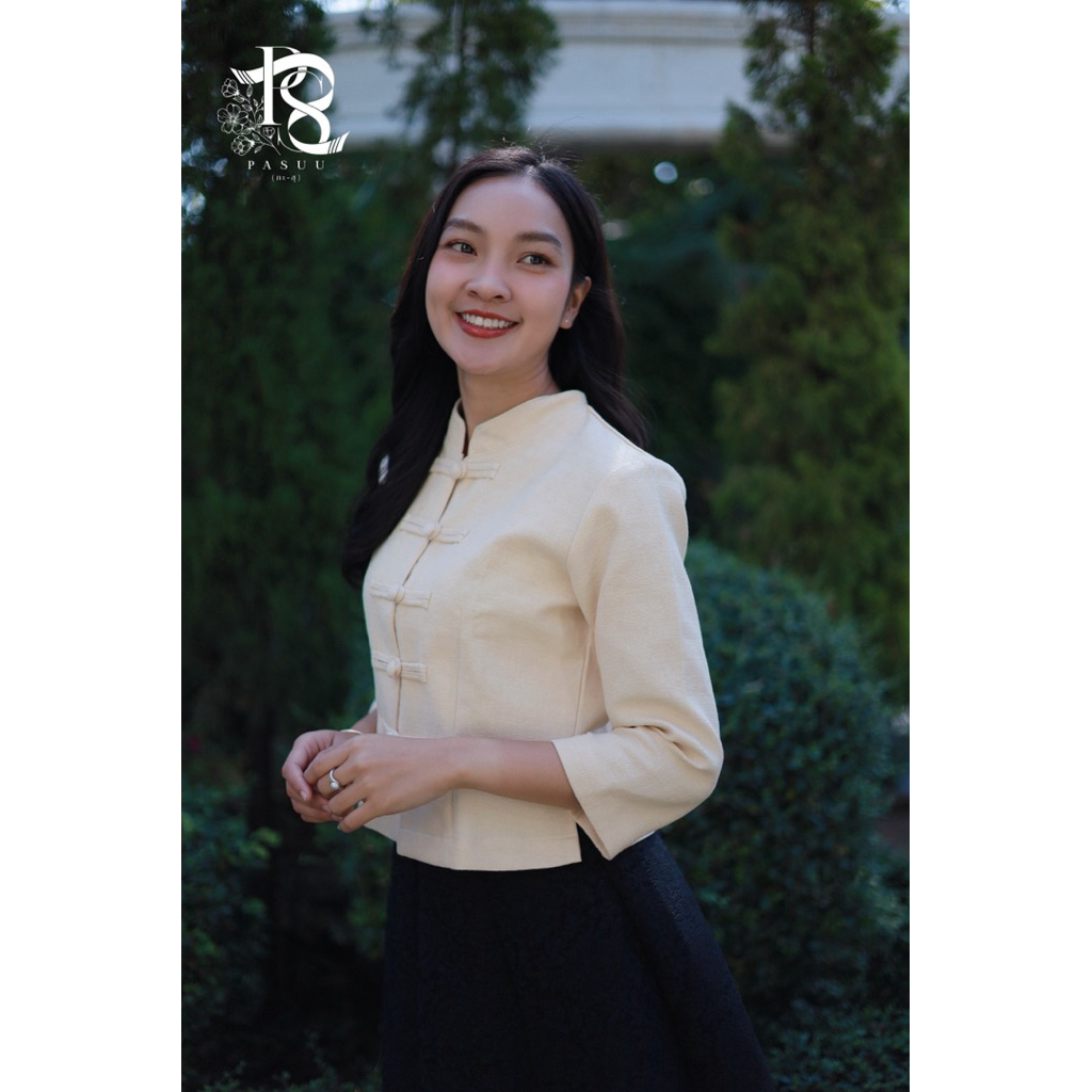 เสื้อพื้นเมืองสีครีมธรรมชาติ ผ้าฝ้ายเยื่อไผ่ ทรงคอจีน กระดุมหน้าแขนสี่ส่วน งานอัดกาวพรีเมี่ยมทั้งตัวใส่สบาย