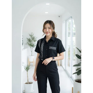 เสื้อพื้นเมืองผู้หญิงคอเชิ้ต แต่งแถบลายไทยคู่