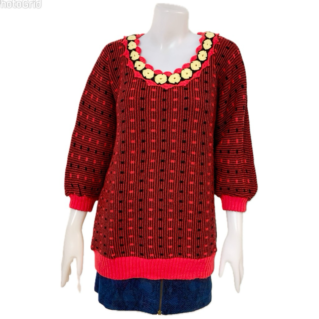 (SWY597)  เสื้อสเวตเตอร์ไหมพรม แต่งดอกไม้รอบคอ อก 40“ (ยืดได้ถึง 60”) ⭐️มือสองค่ะ⭐️